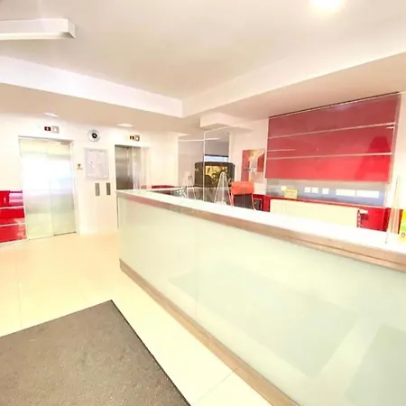 Alley With Free Parking شقة براتسيلافا