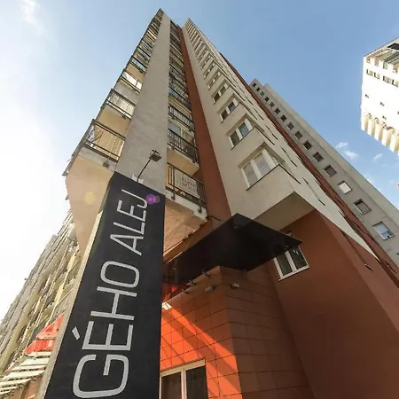 Alley With Free Parking * براتسيلافا