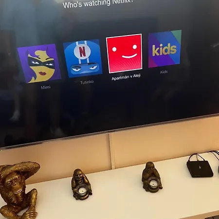 Alley With Free Parking *