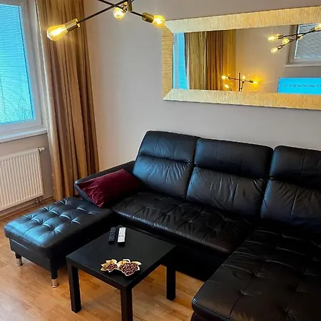 Alley With Free Parking ברטיסלאבה