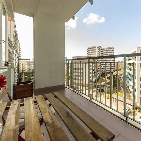 Alley With Free Parking *